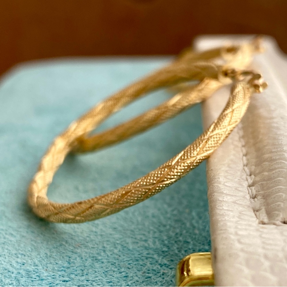 Vintage 18K Gold Harlequin Hoop Earrings - Picture 4 of 4